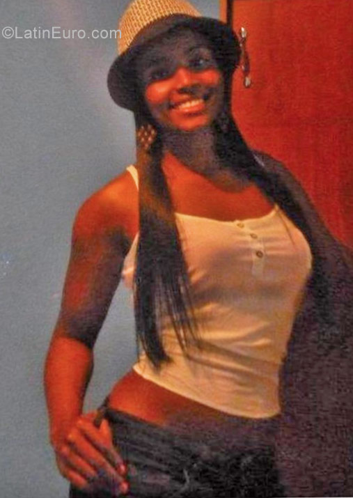 Date this passionate Colombia girl Carmen from Bogota CO22560