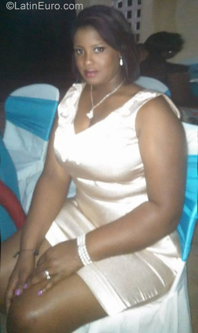 Date this charming Dominican Republic girl Bianca from Santo Domingo DO30549