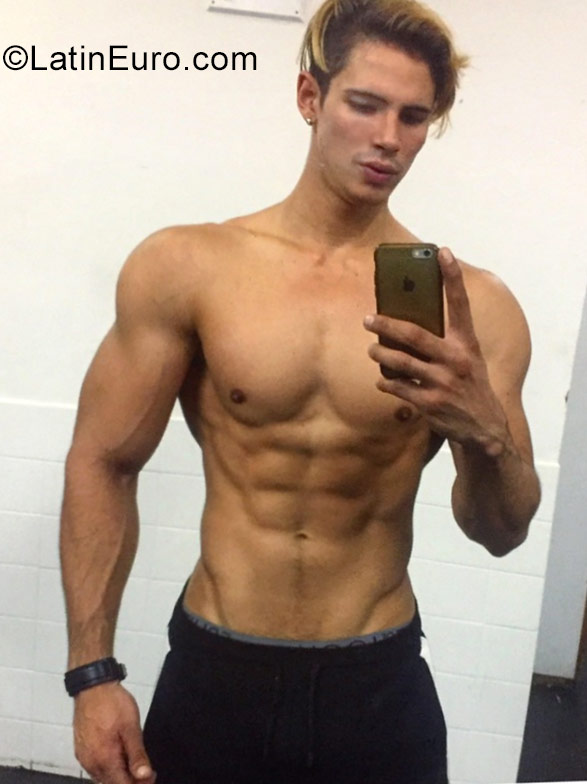 Date this pretty Venezuela man Gio from Caracas VE1041
