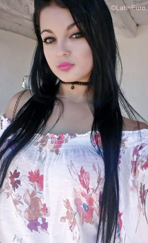 Date this cute Cuba girl Silvia from Holguin CU146