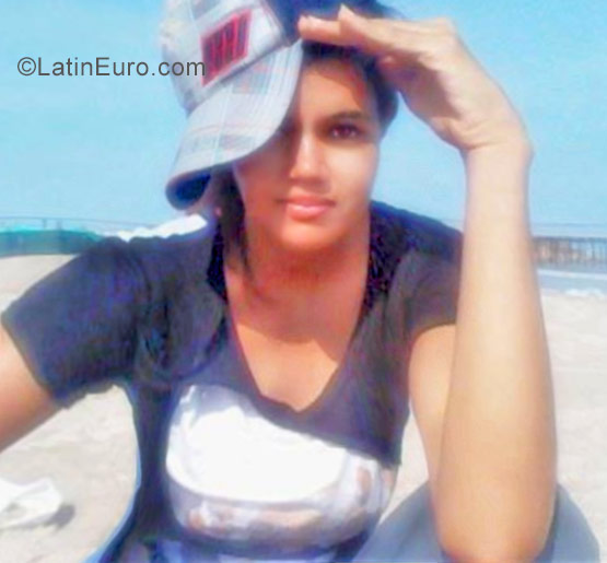 Date this lovely Colombia girl Yileth from Riohacha CO22655