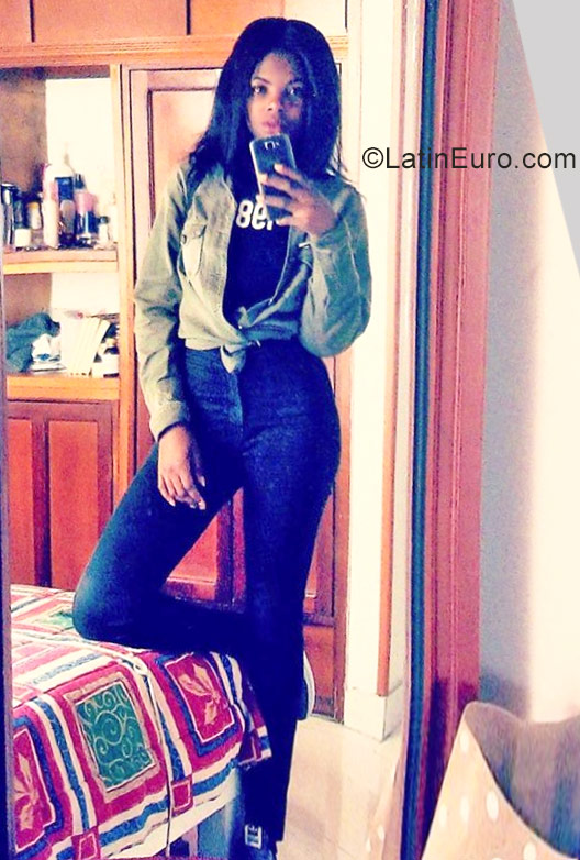 Date this gorgeous Colombia girl Yenny from Bogota CO22668