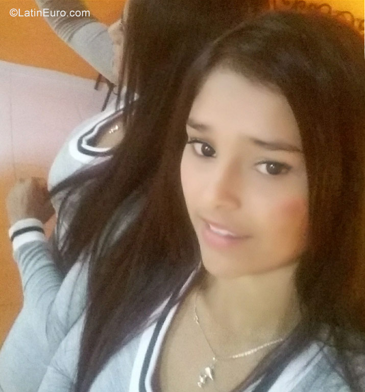 Date this lovely Colombia girl Liseth from SANTA ROSA DE CABAL CO22682
