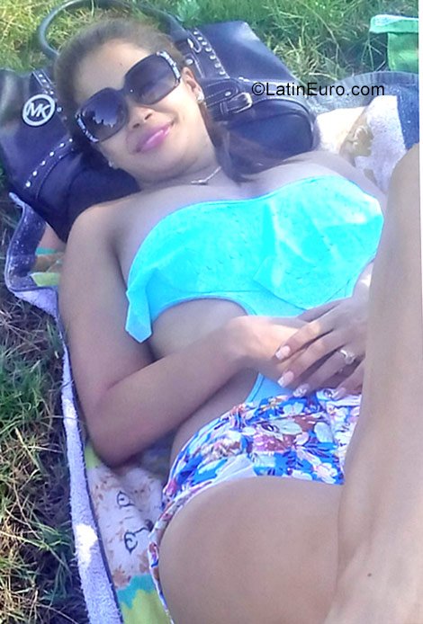 Date this stunning Cuba girl Barbara from Las Tunas CU152