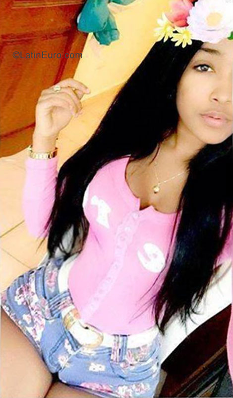 Date this georgeous Dominican Republic girl Carolina from La Romana DO30668