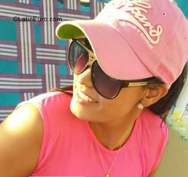 Date this young Colombia girl Nataly from Medellin CO22707