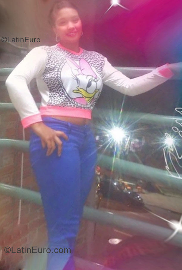 Date this delightful Colombia girl Victoria from Medellin CO22722
