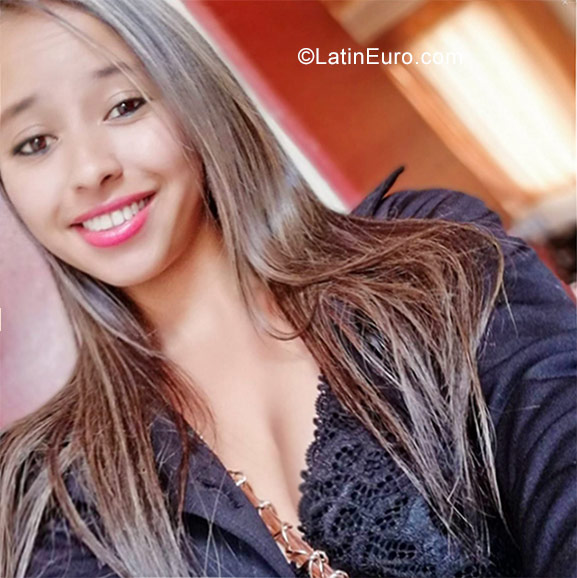 Date this foxy Colombia girl Dayana from Pasto CO22724