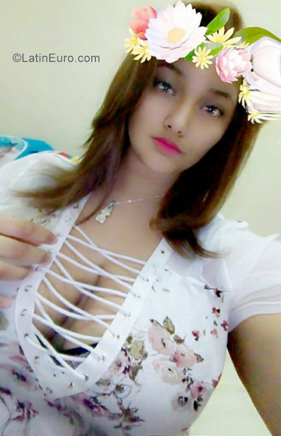 Date this athletic Dominican Republic girl Alandra from Azua DO30707
