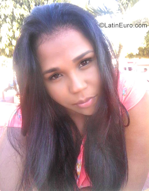Date this foxy Dominican Republic girl Mia from Santo Domingo DO30710