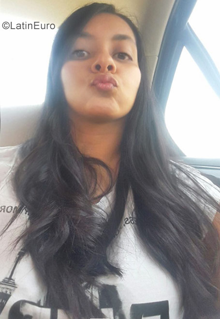 Date this hot Morocco girl Kenza from Casablanca MA32