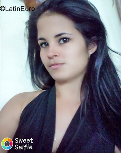 Date this beautiful Cuba girl Elsa from Havana CU164
