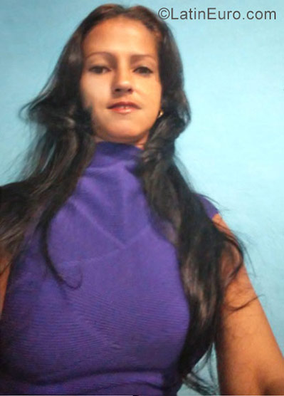 Date this stunning Cuba girl Duran from La Habana CU174