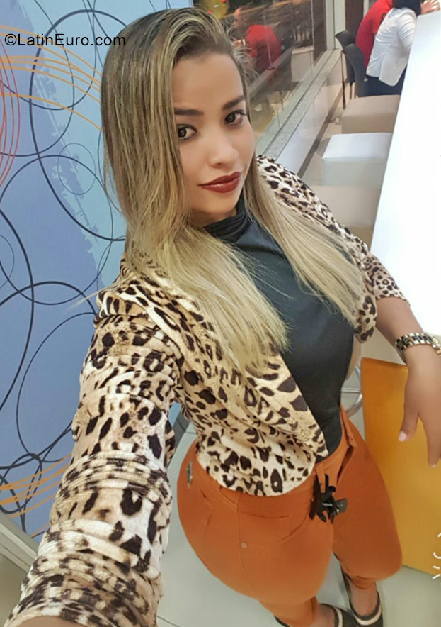 Date this gorgeous Brazil girl Luane from Joinville BR10376