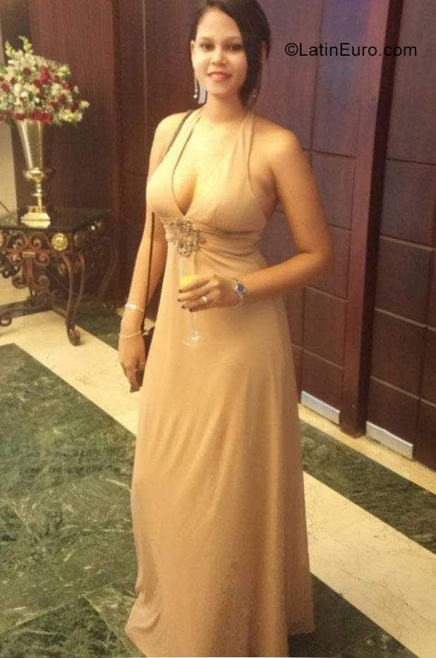 Date this passionate Dominican Republic girl Alex9301 from Santo Domingo DO30883