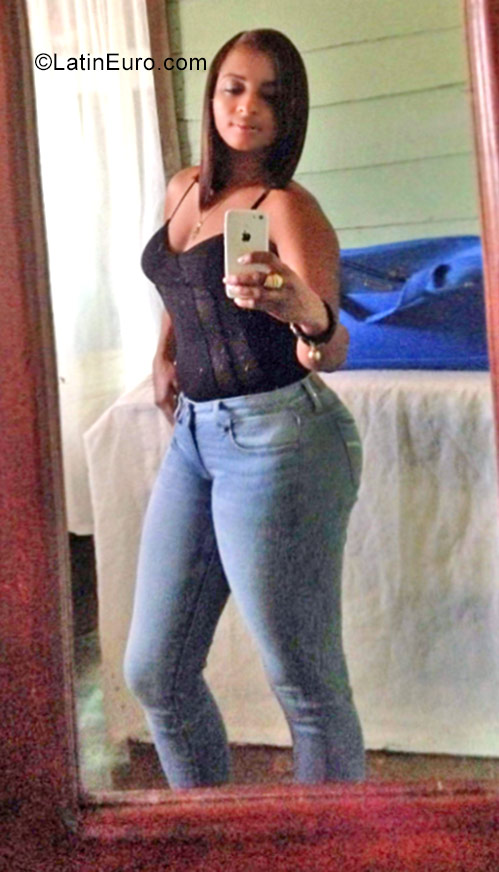 Date this delightful Dominican Republic girl Fernanda from Santiago DO30896