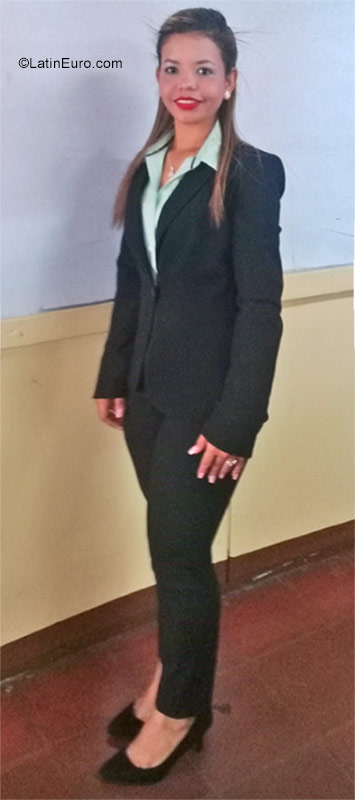 Date this good-looking Nicaragua girl Helen from Managua NI196