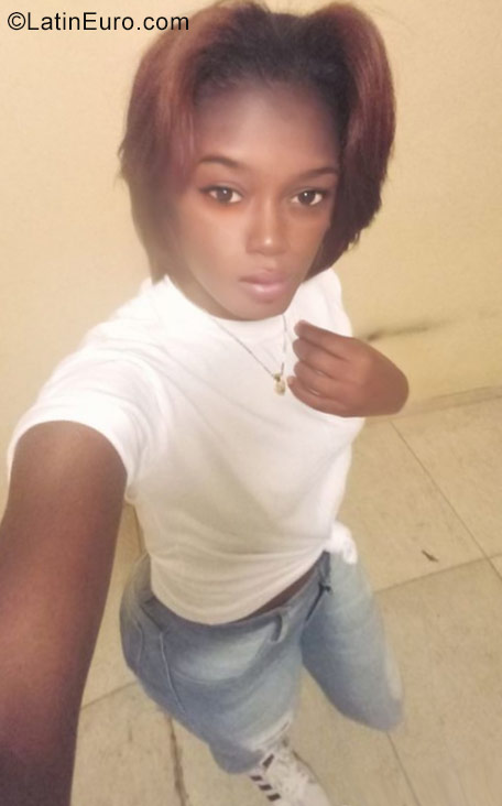 Date this lovely Dominican Republic girl MAIRA from San Pedro De Macoris DO30897
