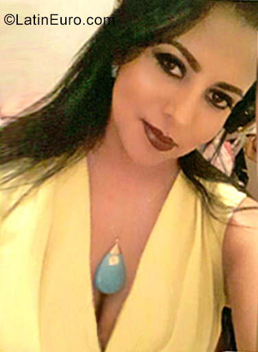 Date this voluptuous Ecuador girl Vanessa from Guayaquil EC230