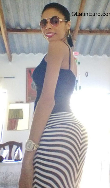 Date this sultry Colombia girl Vanessa from Santa Marta CO22896