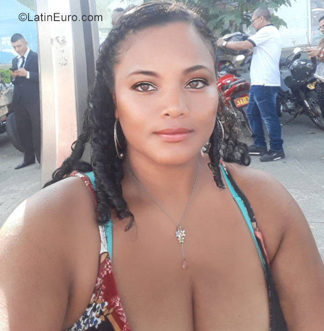 Date this hard body Colombia girl Jackeline from Cali CO22916
