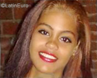Date this beautiful Cuba girl Eliane from Havana CU187