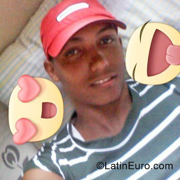 Date this pretty Venezuela man Franklin from Caracas VE1198