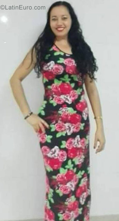 Date this hard body Colombia girl Milasf from Barranquilla CO22946