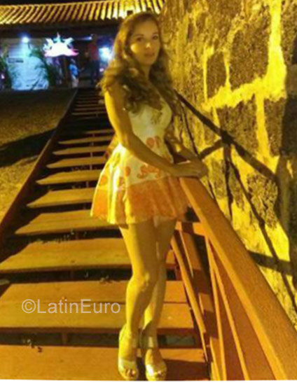 Date this fun Colombia girl Naufar from .. CO22964