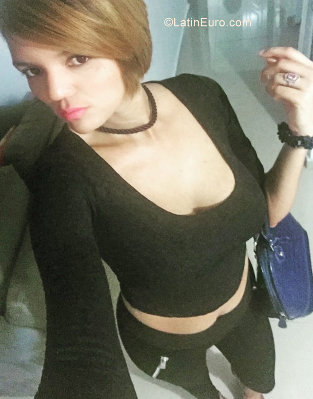 Date this funny Dominican Republic girl Monserat from Santo Domingo DO31001