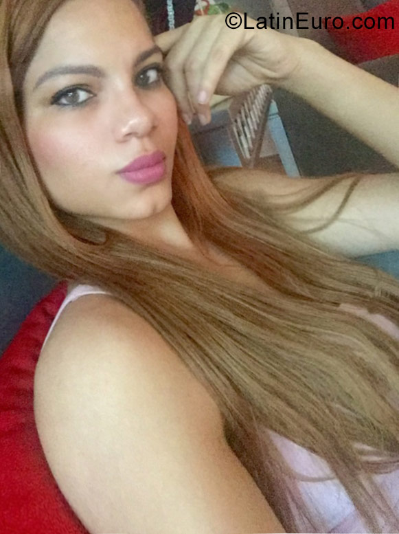 Date this voluptuous Dominican Republic girl Sofia from Santo Domingo DO31045