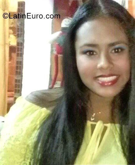 Date this charming Colombia girl Lodevaria from Cali CO23041
