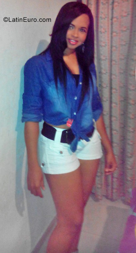 Date this beautiful Colombia girl Gabi from  CO23064