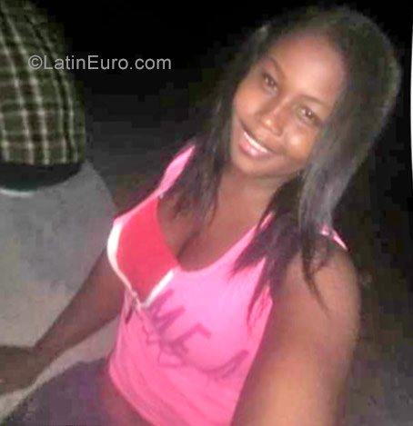 Date this lovely Colombia girl Vanesa from Buenaventura CO23079
