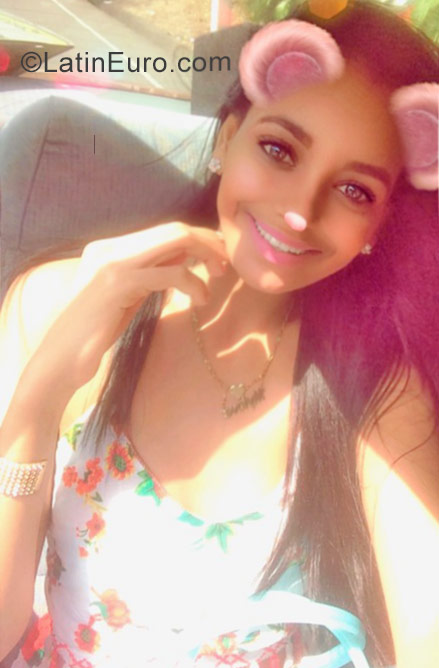 Date this charming Dominican Republic girl Kieny from Moca DO31150