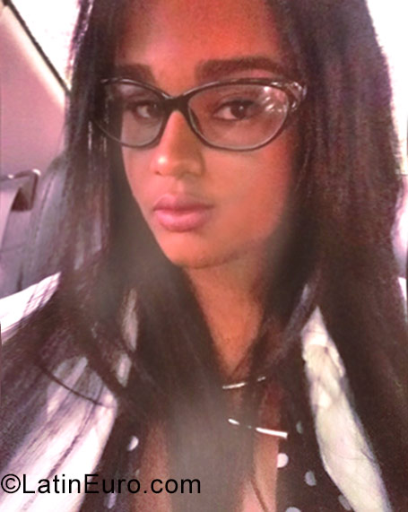 Date this happy Dominican Republic girl Maria from Santo Domingo DO31176