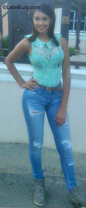 Date this young Dominican Republic girl Yamilka from Santiago DO31186