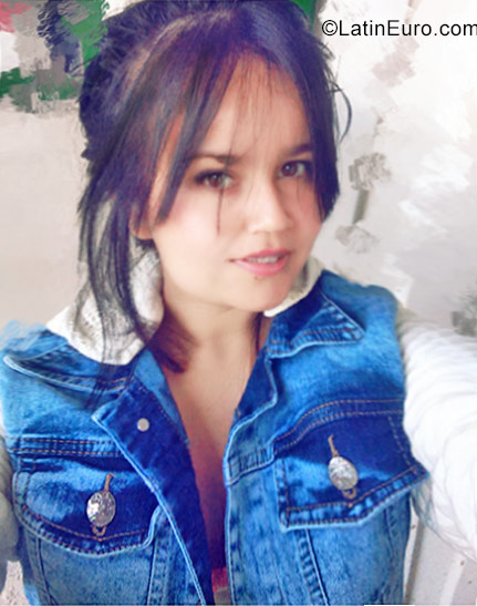 Date this gorgeous Colombia girl Krito from Bogota CO23114