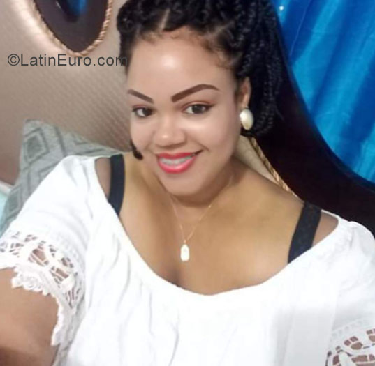 Date this sultry Dominican Republic girl Esmeralda romer from Rep Dominicana DO31220