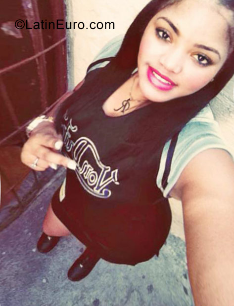 Date this attractive Dominican Republic girl Rocio from Santo Domingo DO31242