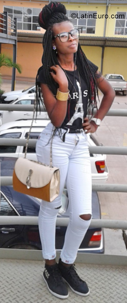 Date this foxy Zambia girl Toria from Lusaka ZM17
