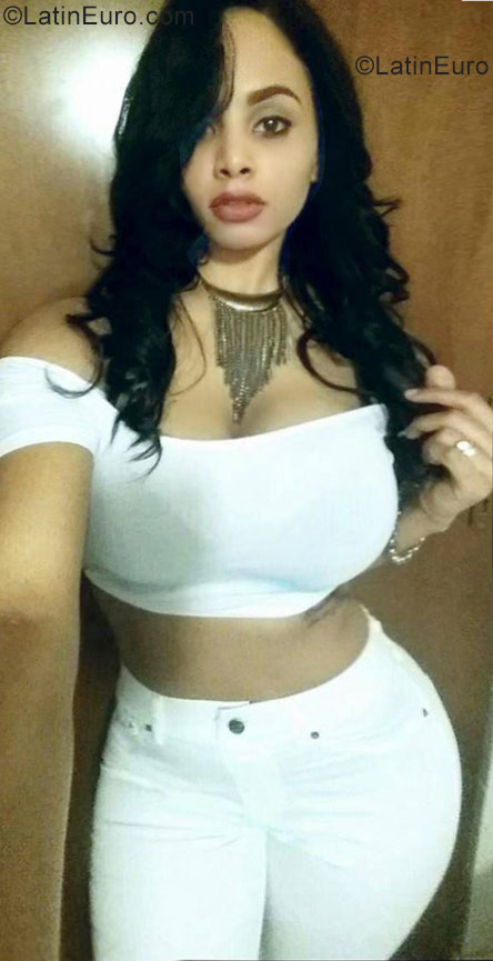 Date this foxy Dominican Republic girl Arleny from Santo Domingo DO31262
