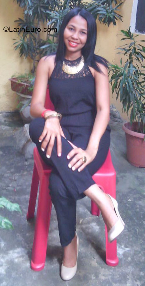 Date this georgeous Dominican Republic girl Victoria from Santo Domingo DO31266
