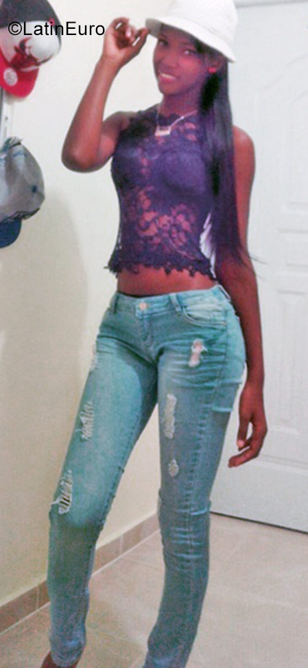 Date this stunning Dominican Republic girl Mauscrin from Puerto Plata DO31355