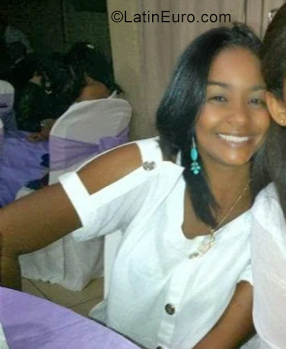 Date this young Dominican Republic girl Hindra from Santo Domingo DO31400