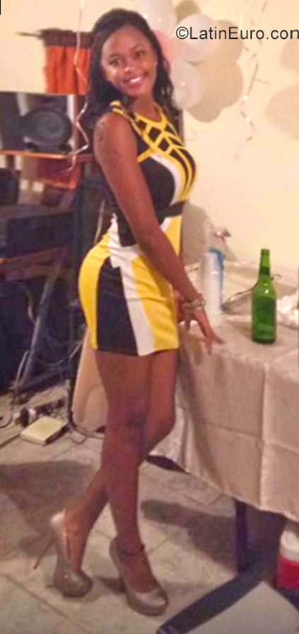 Date this charming Dominican Republic girl Yaindy from Santo Domingo DO31433