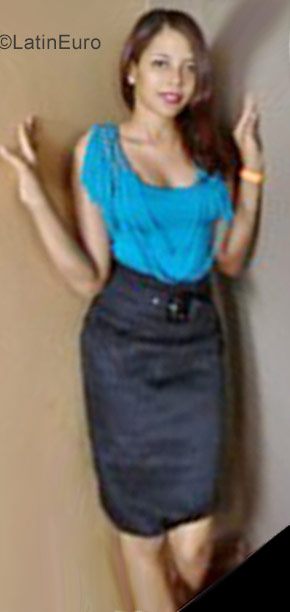 Date this happy Dominican Republic girl Sarah from Santo Domingo DO31485