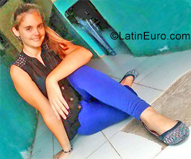 Date this young Cuba girl Erika from Havana CU235
