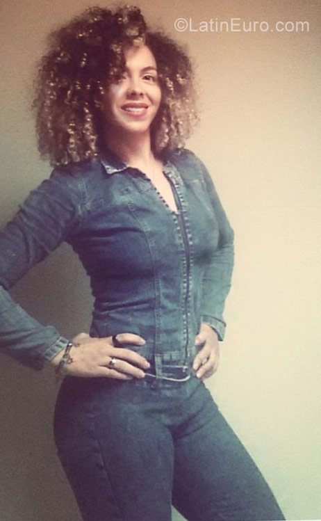 Date this nice looking Colombia girl Yaki from Medellin CO23382