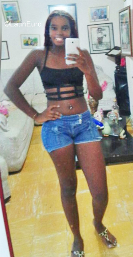 Date this pretty Colombia girl Marcela from Cali CO23436